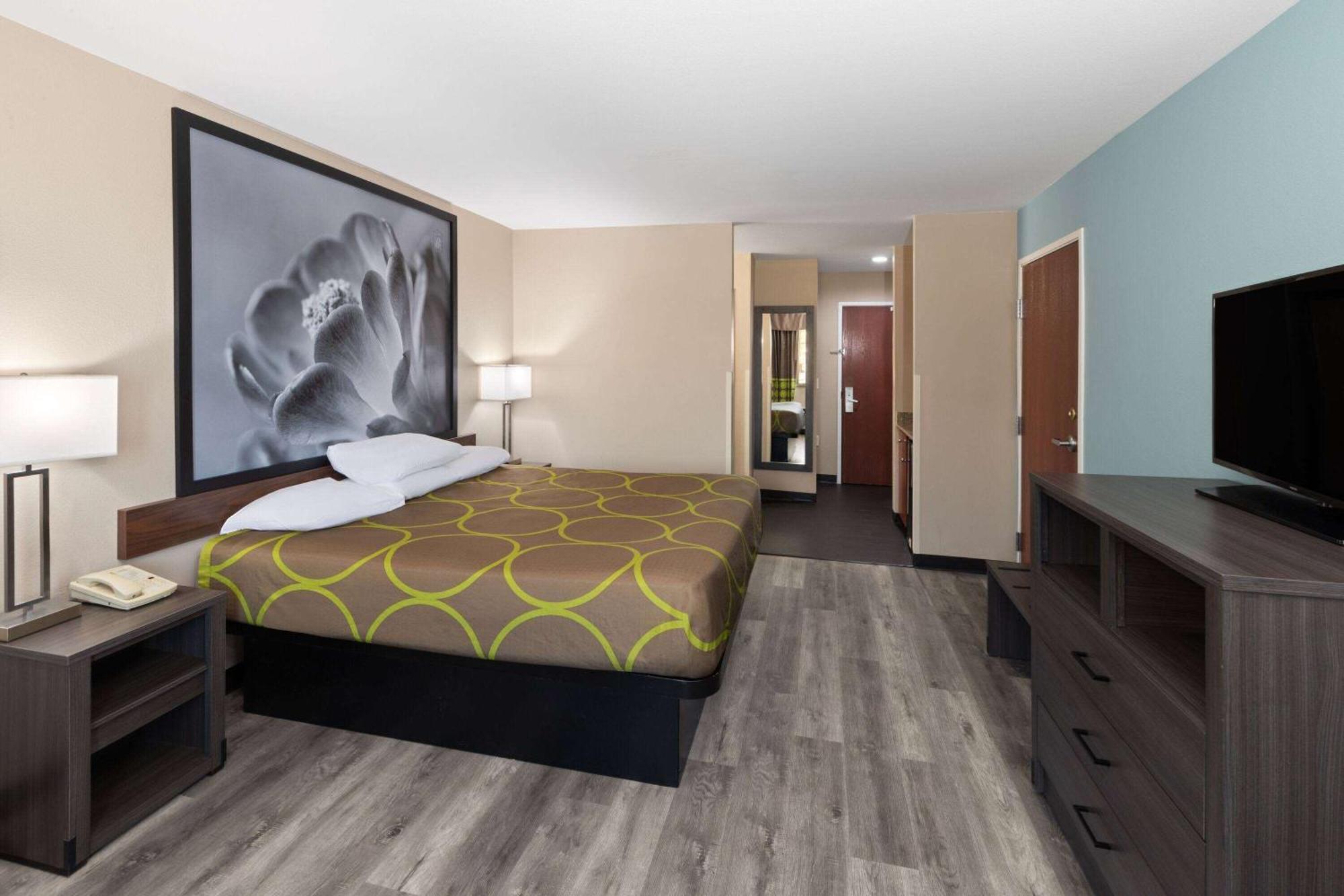 King Room with Bath Tub - Mobility Accessible/Non-Smoking,1606562413:JPEG